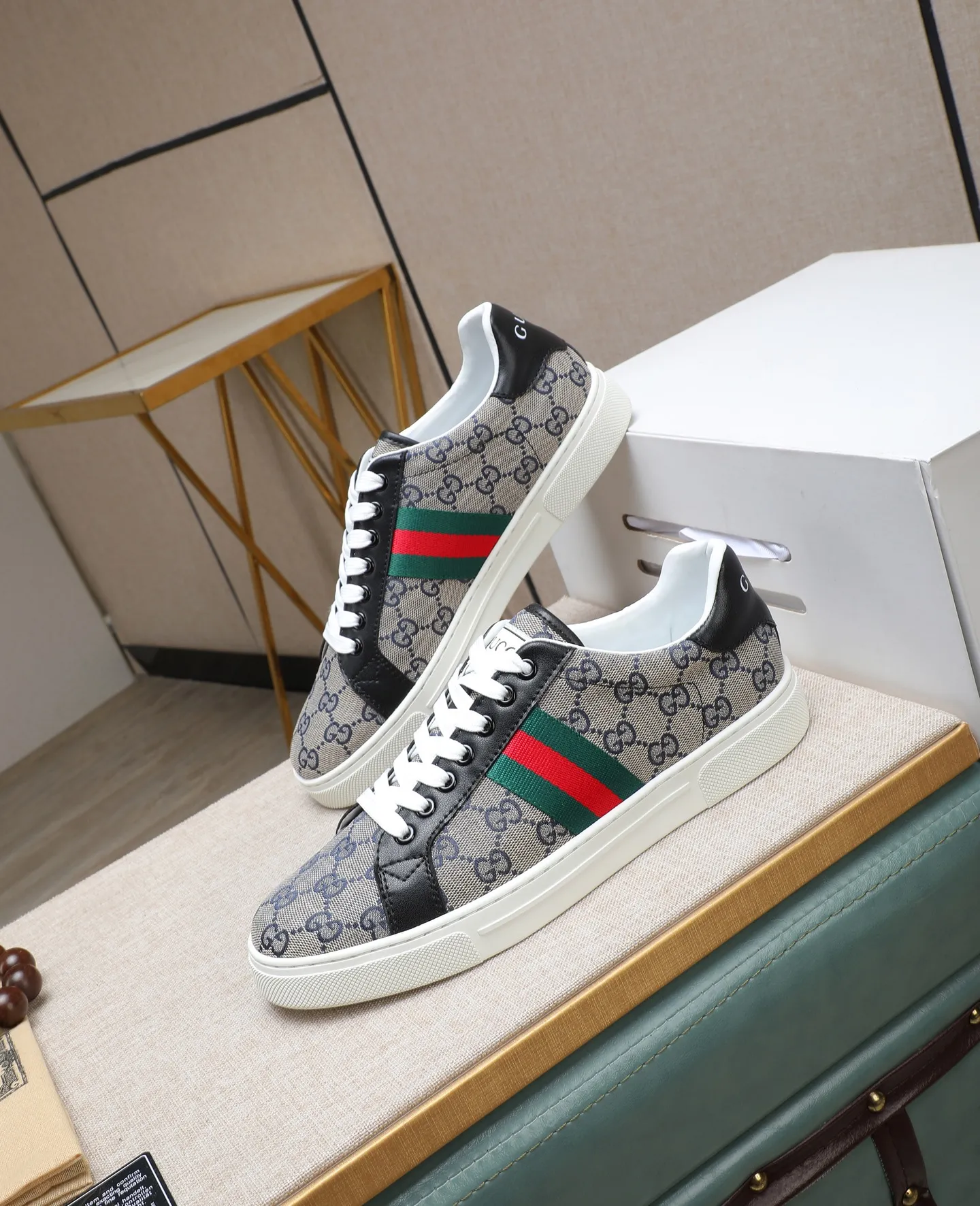 Men's shoes 💰420 GUCCI🔍🔍The latest model is available at the counter simultaneously. Original calfskin imported from Italy, genuine leather lining, (high-end, extravagant and classy) with exquisite workmanship. Sole: Original sole provided by the original factory. ⚠Exclusive double-layer movable molded sole is super comfortable⚠. Photographed in real life. 🎬The real thing is better. 🔍🔍"High quality·Follow the order" code number 38-44
